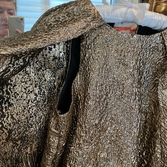 Great dress look so runway. Has tag on and I wore it to a disco Gala. $150 - Picture 4 of 7